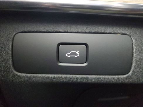 Used 2025 Volvo XC90 B6 Plus image 37