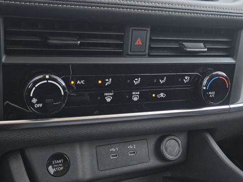 Used 2024 Nissan Rogue S image 23