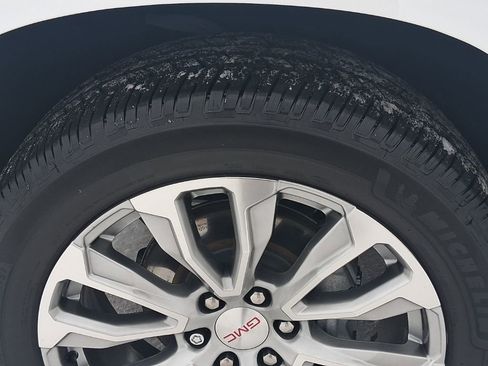 Used 2022 GMC Yukon Denali w/ Advanced Technology Package image 13