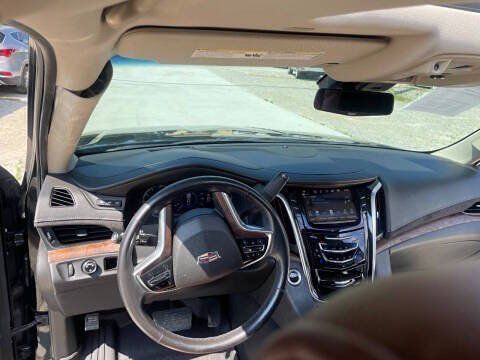 Used 2018 Cadillac Escalade Luxury RWD image 18