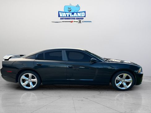 Used 2014 Dodge Charger SXT RWD image 6
