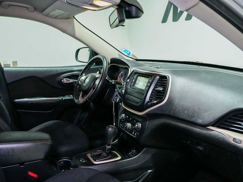 Used 2016 Jeep Cherokee Latitude FWD image 24