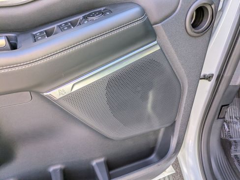 Used 2025 Ford Expedition Max Platinum AWD/4WD image 15