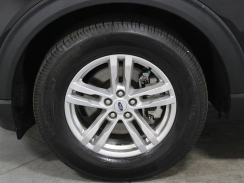 Used 2023 Ford Explorer XLT AWD/4WD image 18