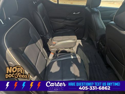 Used 2023 Chevrolet Traverse Premier FWD image 37