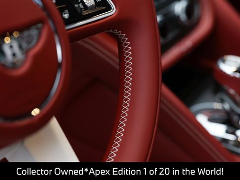 Used 2025 Bentley Bentayga AWD/4WD image 29