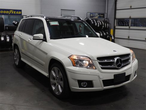 Used 2010 Mercedes-Benz GLK 350 4MATIC image 3