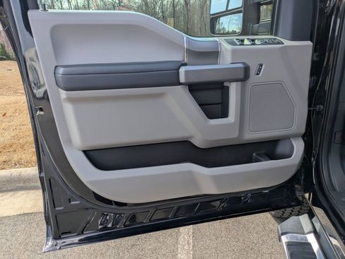 Certified 2022 Ford F250 XLT w/ XLT Premium Package image 10