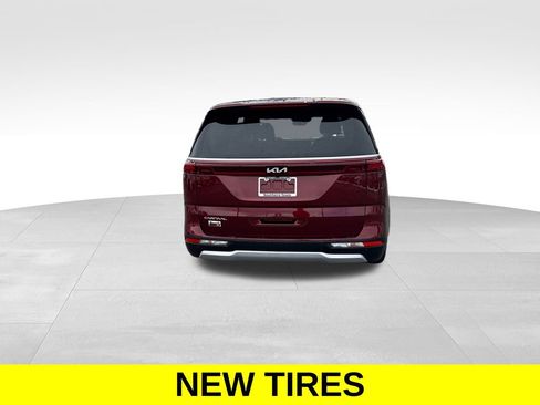 Used 2024 Kia Carnival LX image 5