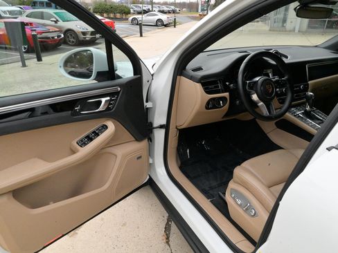 Used 2020 Porsche Macan image 15