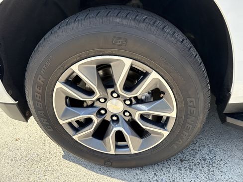 Used 2022 Chevrolet Tahoe LT w/ Luxury Package RWD image 11
