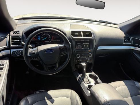 Used 2016 Ford Explorer XLT w/ Equipment Group 202A FWD image 15