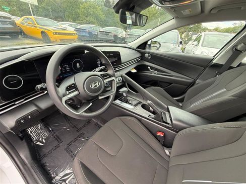Used 2024 Hyundai Elantra SEL FWD image 10