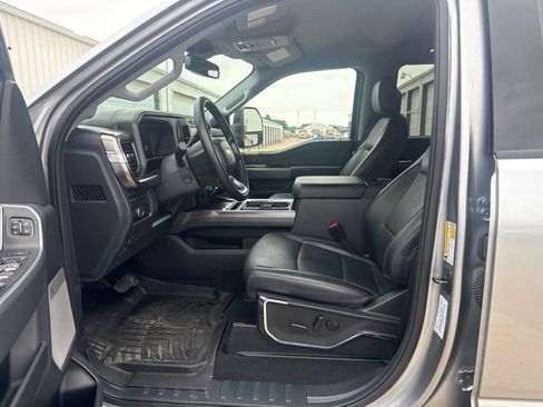 Used 2024 Ford F250 Lariat w/ Black Appearance Package AWD/4WD image 3