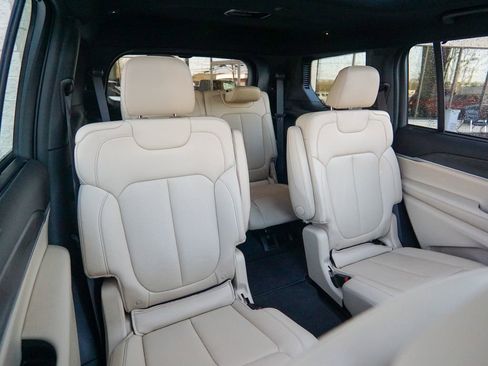 Used 2023 Jeep Grand Cherokee L Limited w/ Luxury Tech Group II image 40