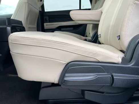 Used 2023 Ford Expedition Platinum AWD/4WD image 39