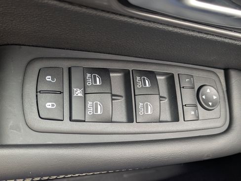 New 2026 Chrysler Pacifica Select image 24