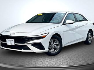 Used 2025 Hyundai Elantra SE FWD video 1