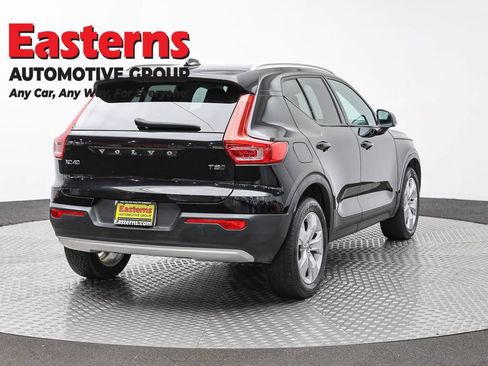 Used 2022 Volvo XC40 T5 Momentum AWD/4WD image 5
