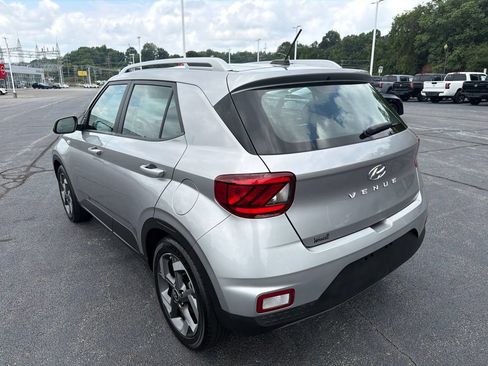 Used 2023 Hyundai Venue SEL FWD image 5