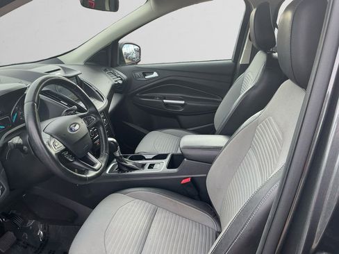 Used 2018 Ford Escape SE w/ SE Sport Appearance Package image 9