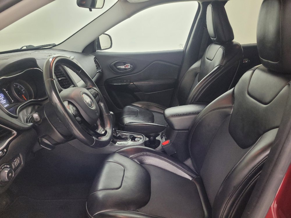 Used 2019 Jeep Cherokee Latitude Plus FWD image 17