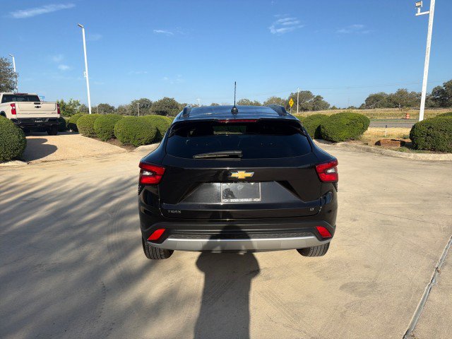 Used 2025 Chevrolet Trax LT FWD image 12