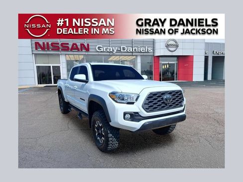 Used 2020 Toyota Tacoma TRD Off-Road w/ Advanced Technology Package AWD/4WD image 1