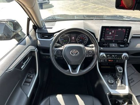 Used 2021 Toyota RAV4 XLE Premium AWD/4WD image 29