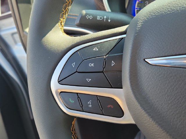 Used 2022 Chrysler Pacifica Pinnacle AWD/4WD image 14