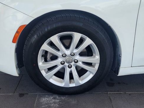 Used 2016 Chrysler 200 Limited FWD image 9