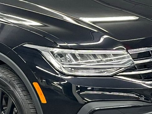 Used 2024 Volkswagen Tiguan SE w/ Panoramic Sunroof Package image 42
