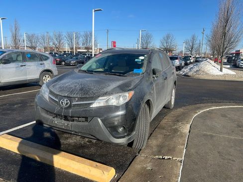 Used 2013 Toyota RAV4 LE image 2