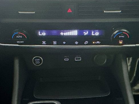 Certified 2023 Nissan Rogue SV FWD image 16
