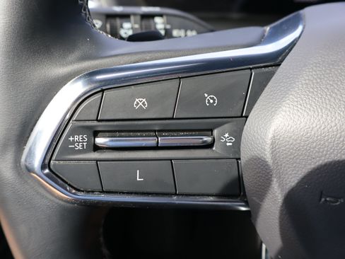 Used 2025 Chevrolet Traverse LT FWD image 19