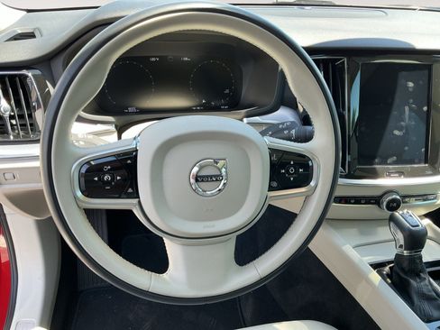 Used 2020 Volvo V60 T5 Momentum FWD image 12