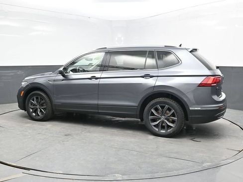 Used 2022 Volkswagen Tiguan SE w/ Panoramic Sunroof Package AWD/4WD image 4