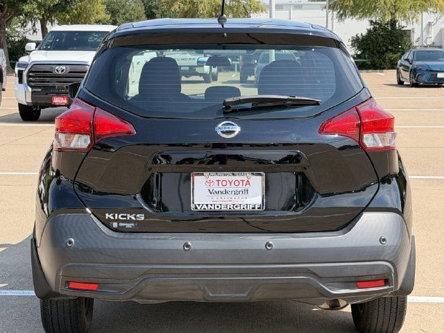 Used 2020 Nissan Kicks S FWD image 5