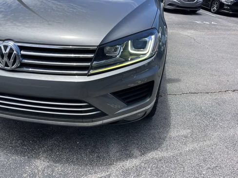 Used 2016 Volkswagen Touareg TDI AWD/4WD image 10
