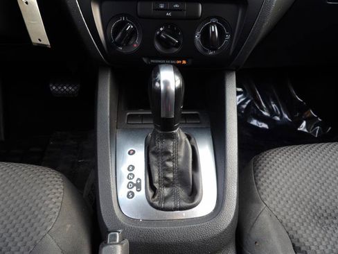 Used 2013 Volkswagen Jetta S image 16