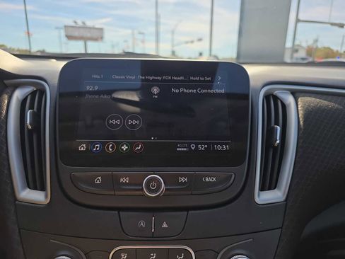 Used 2024 Chevrolet Malibu LT image 10