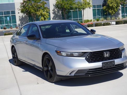 Used 2025 Honda Accord Sport image 8