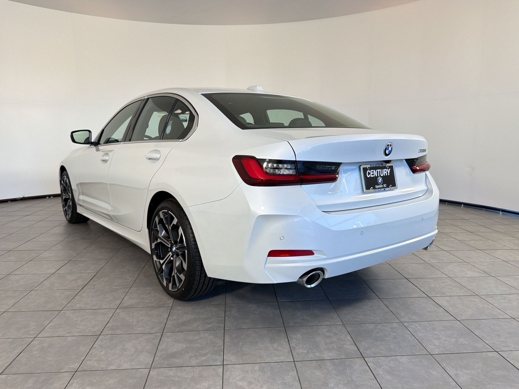 Used 2026 BMW 330i Sedan w/ Premium Package RWD image 3