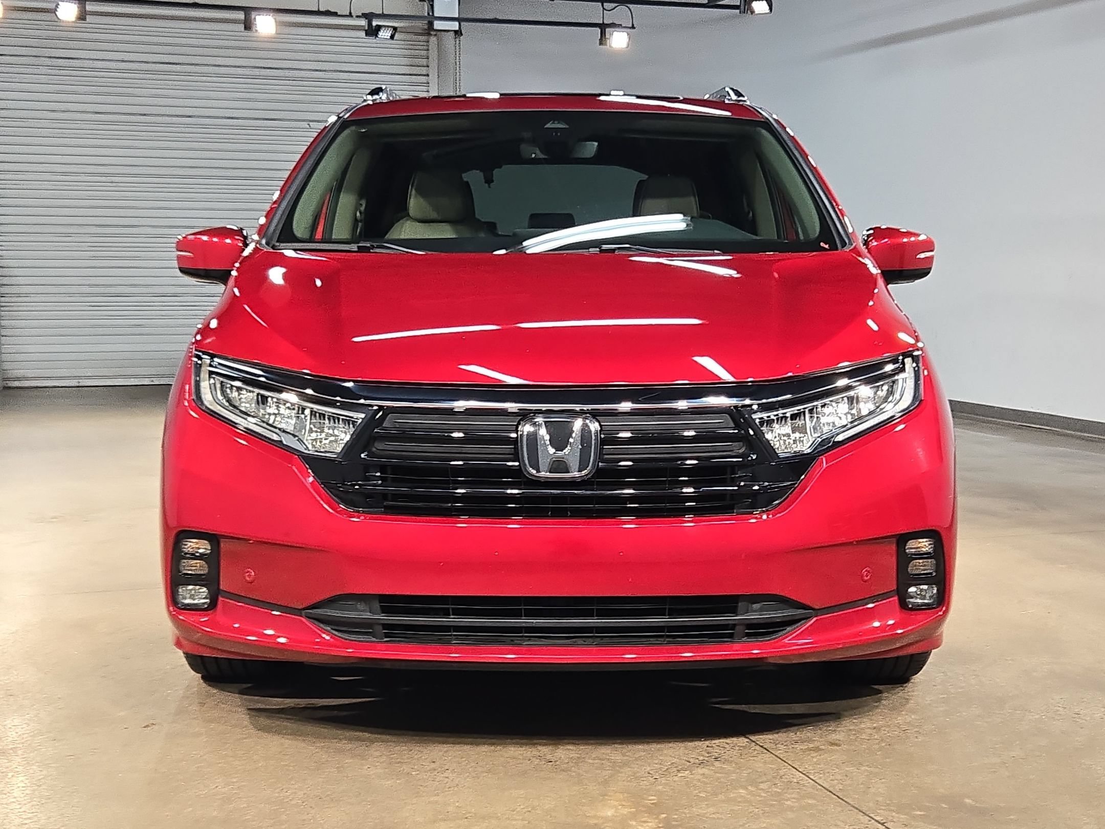 Used 2023 Honda Odyssey Elite image 2