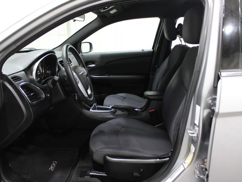 Used 2013 Chrysler 200 Touring image 3