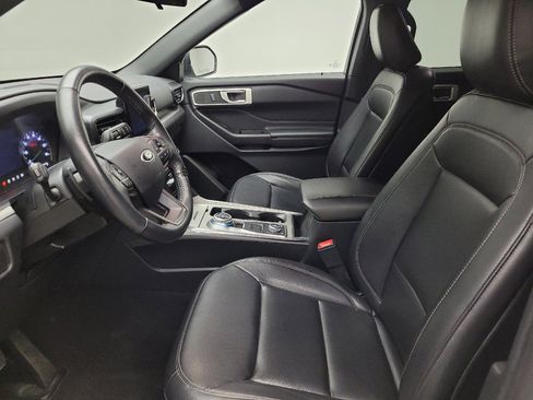 Used 2020 Ford Explorer XLT w/ Equipment Group 202A AWD/4WD image 17