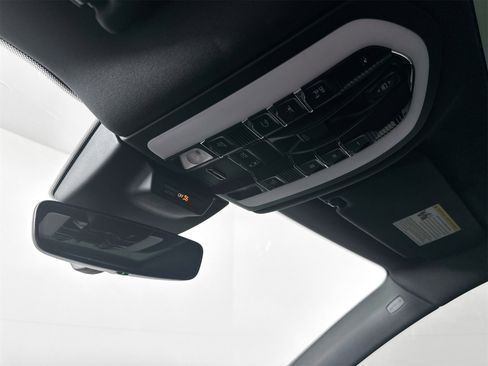 Used 2024 Porsche Macan S image 25