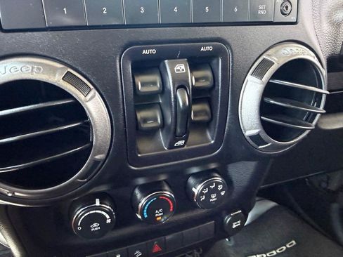 Used 2015 Jeep Wrangler Unlimited Sport w/ Quick Order Package 24S AWD/4WD image 17