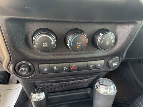 Used 2015 Jeep Wrangler Unlimited Sahara AWD/4WD image 6