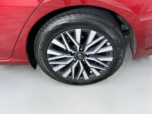 Used 2024 Nissan Altima 2.5 SV FWD image 11